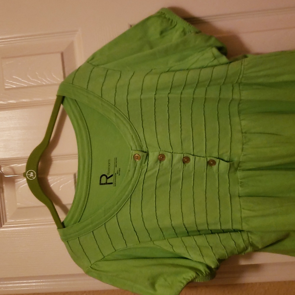 Green Top With Buttons Half Way On Front - image 2